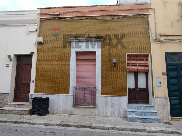 Casa trilocale in vendita in Via Vittorio Veneto, Campi Salentina