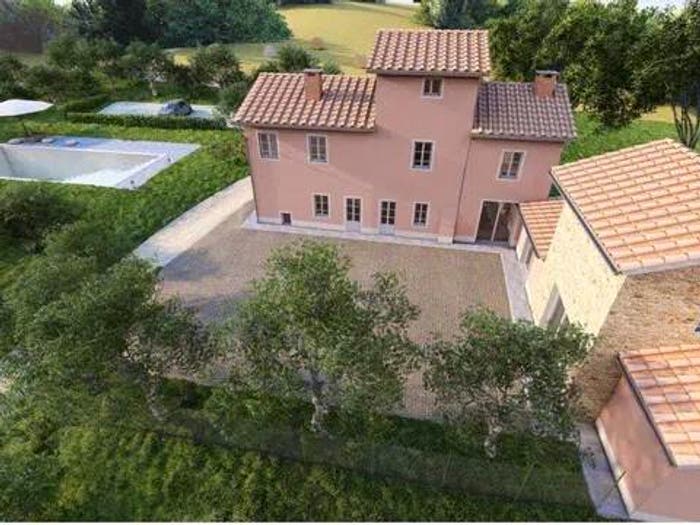 Casa con 6 locali in vendita in Lamporecchio
