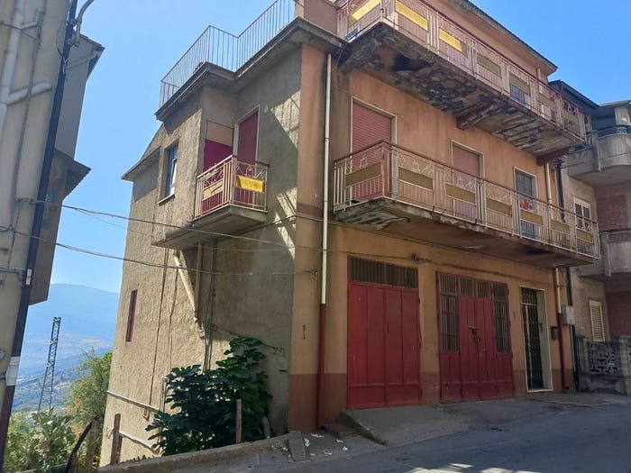 Casa con 5 locali in vendita in Via Buglio, San Fratello