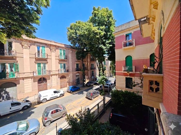 Appartamento trilocale in vendita in Via Giacomo Venezian, Centro Storico, Messina