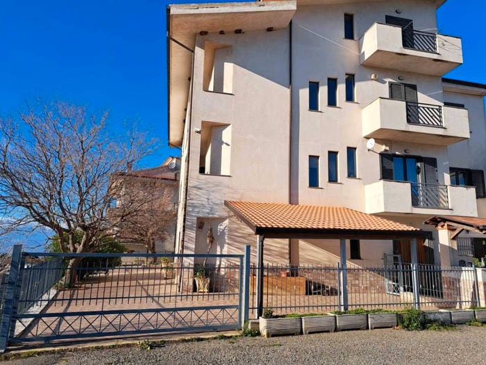 Appartamento con 6 locali in vendita in Cuccio, San Giorgio Albanese