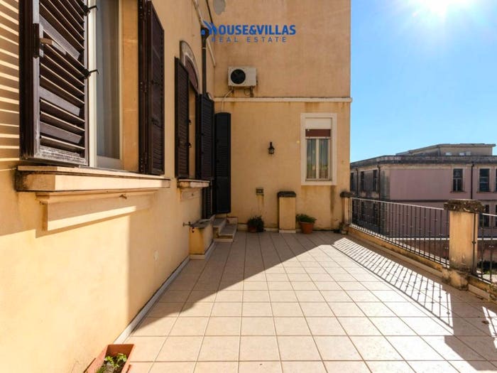 Appartamento con 6 locali in vendita in Corso Gaetano D'Agata, Centro, Avola