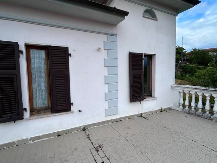 Casa con 6 locali in vendita in Licciana Nardi