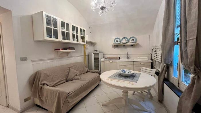 Appartamento bilocale in vendita in Vico Carbone, Centro, Finale Ligure