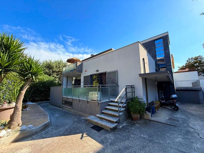 Casa con 6 locali in vendita in Ospedale, Pescara