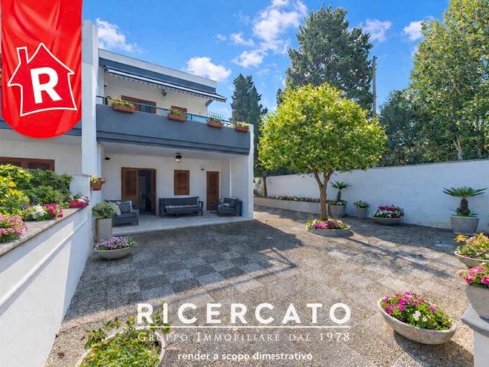 Casa quadrilocale in vendita in Via Romolo Gessi, San Cataldo, Lecce