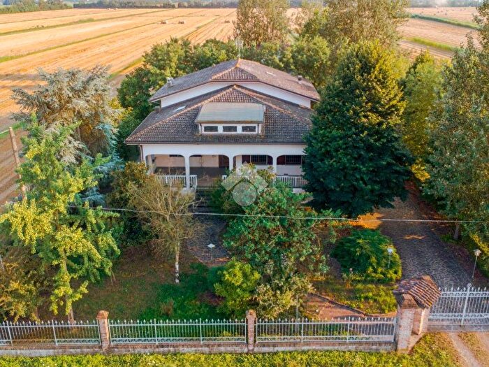 Casa con 6 locali in vendita in Via Foschiera, Soliera