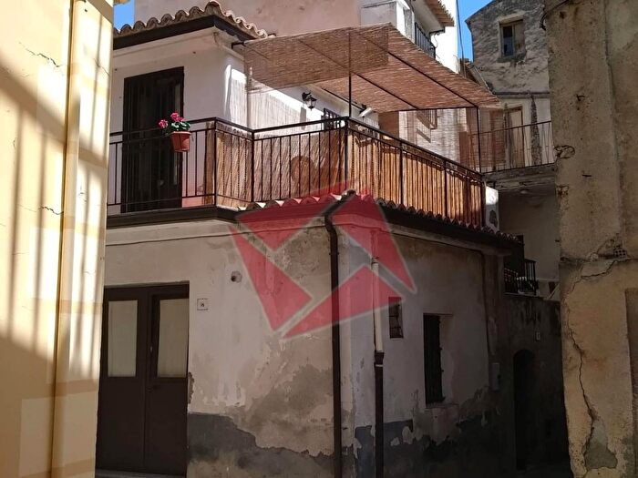 Appartamento trilocale in vendita in Corso Umberto I, Gioiosa Ionica