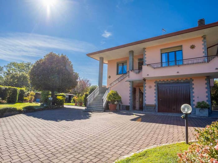 Casa con 6 locali in vendita in Via Giuseppe Mazzini, Caravate