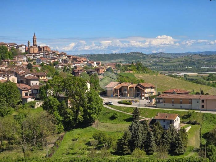 Casa con 6 locali in vendita in Via Montebertola, Centro, Govone