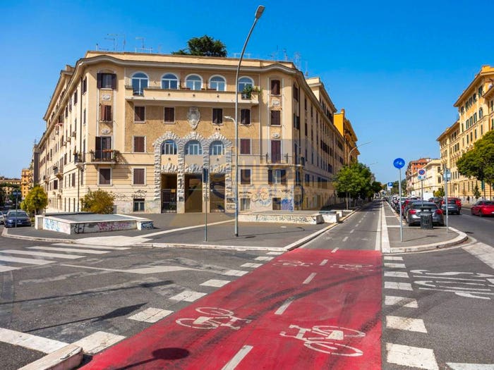 Appartamento quadrilocale in vendita in Via La Spezia, San Giovanni, Roma