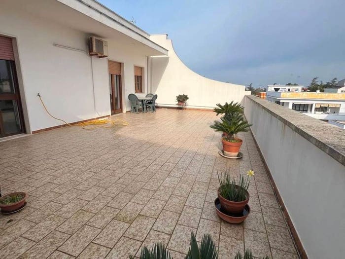 Appartamento con 6 locali in vendita in Via Foggia, Cutrofiano