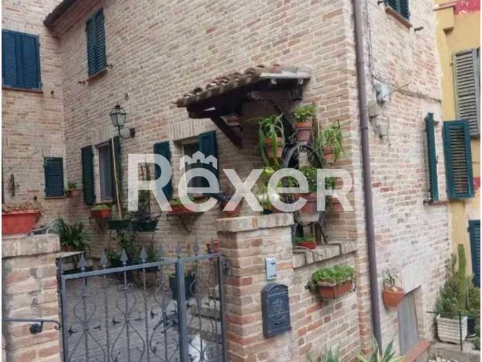 Casa quadrilocale in vendita in Via Giosuè Carducci, Centro, Montedinove