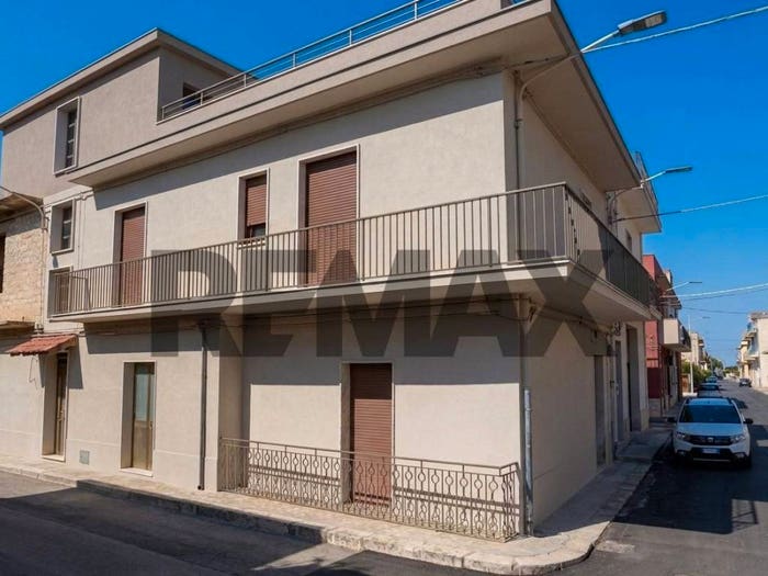 Casa con 6 locali in vendita in Via Paolo Braccini angolo Via XXV Aprile, Pedalino, Comiso