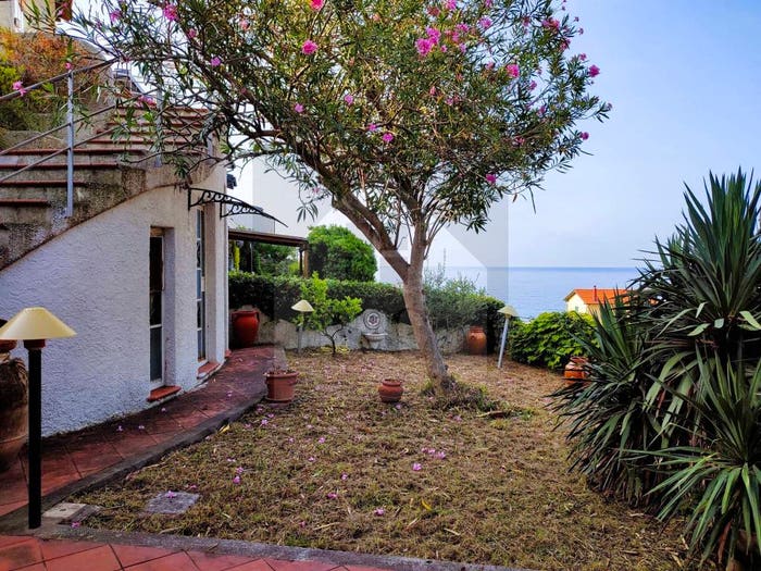 Casa quadrilocale in vendita in Viale Privato Franco Maggioni, Celle Ligure Pecorile, Celle Ligure
