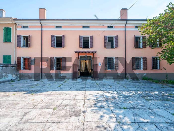 Casa quadrilocale in vendita in Via Padre Kolbe, Centro, Commessaggio