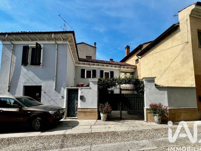 Casa con 6 locali in vendita in Via Paolo Ercole, Felizzano