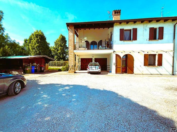 Casa con 6 locali in vendita in Strada Provinciale di Mirandola, Concordia sulla Secchia