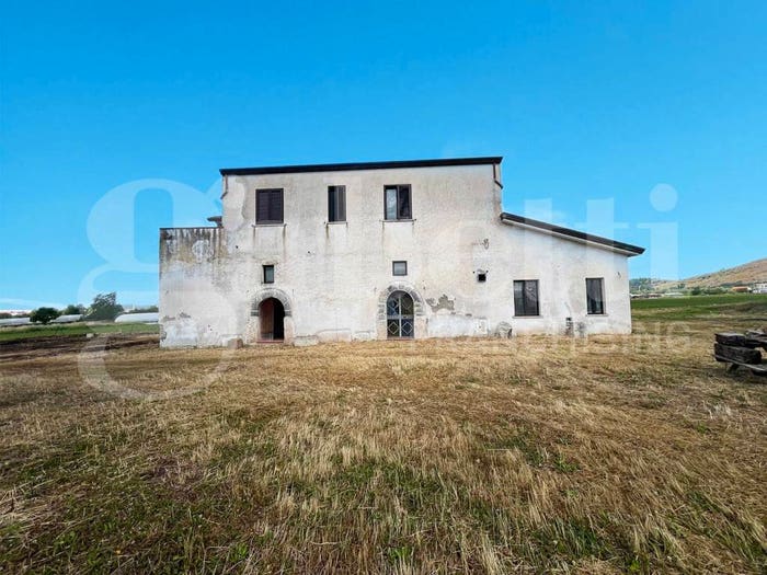 Casa con 6 locali in vendita in Via Mazzeo, Sparanise