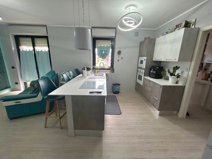 Appartamento con 6 locali in vendita in Piazza Vittorio Bellotti, Cristo, Alessandria