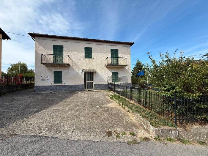 Casa quadrilocale in vendita in Frazione Pianissolo, Pianissolo, Roccavignale