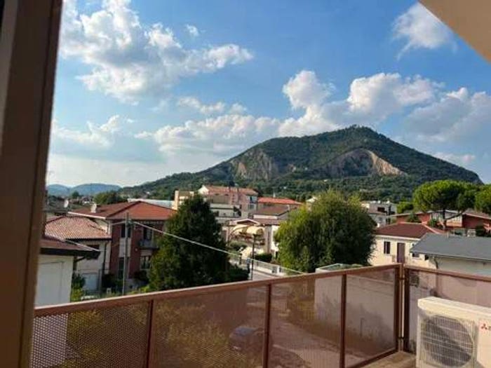 Appartamento con 6 locali in vendita in Via Petrarca, Centro, Monselice