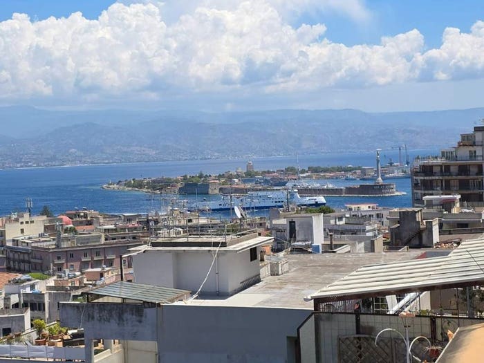 Appartamento con 6 locali in vendita in Viale Regina Margherita, Regina Margherita Torrente Trapani, Messina
