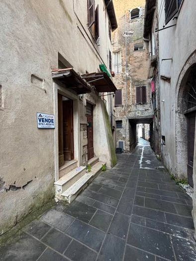 Appartamento con 6 locali in vendita in Via Etrusca, Centro, Orte
