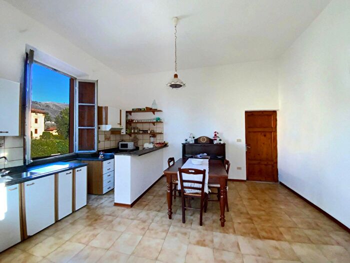 Appartamento con 6 locali in vendita in Via Roma, Barga