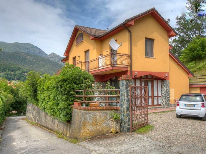 Casa con 6 locali in vendita in Via La Pineta, Sciarborasca, Cogoleto