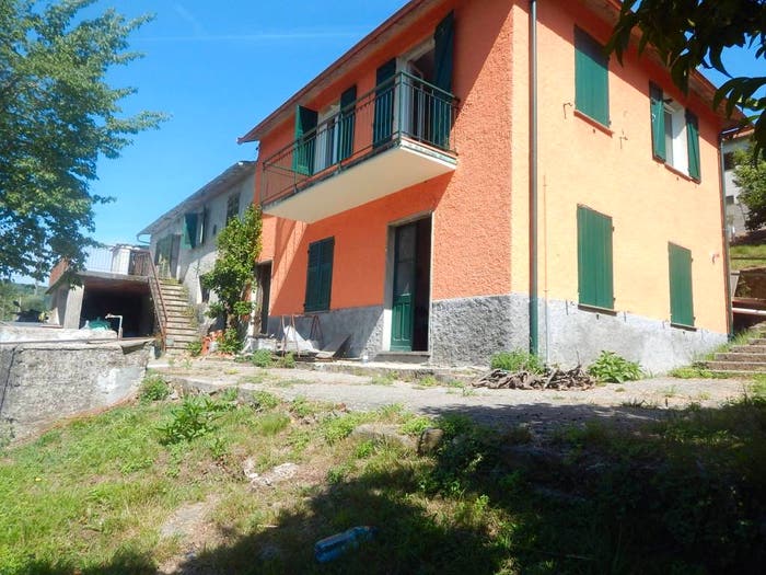 Casa con 6 locali in vendita in Moconesi