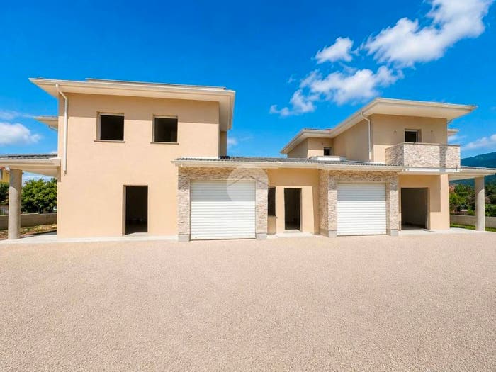 Casa con 6 locali in vendita in Via Monachelle, Taverna, Montalto Uffugo