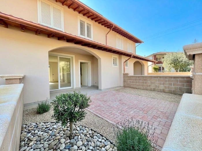 Casa con 6 locali in vendita in Via Sarzanese Valdera, Cascine La Croce, Buti