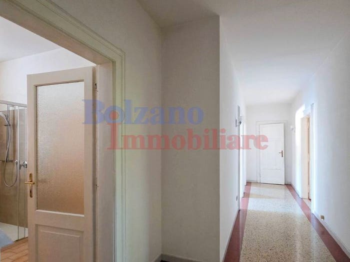 Appartamento con 5 locali in vendita in Via Giosuè Carducci, Centro, Bolzano