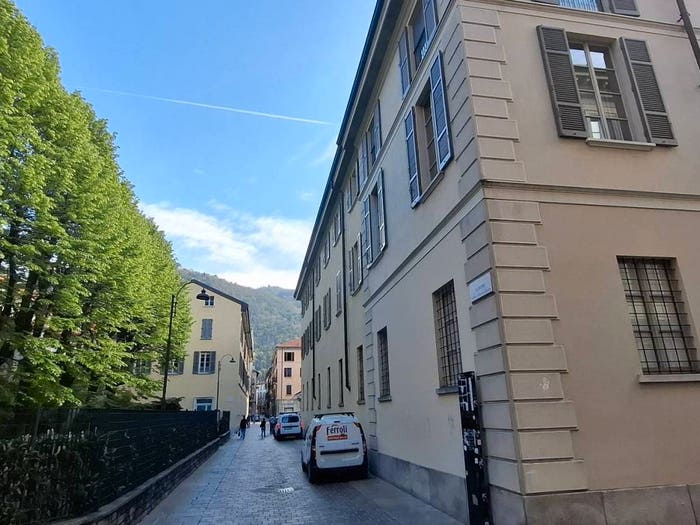 Appartamento bilocale in vendita in Via Alessandro Volta, Centro Storico, Como