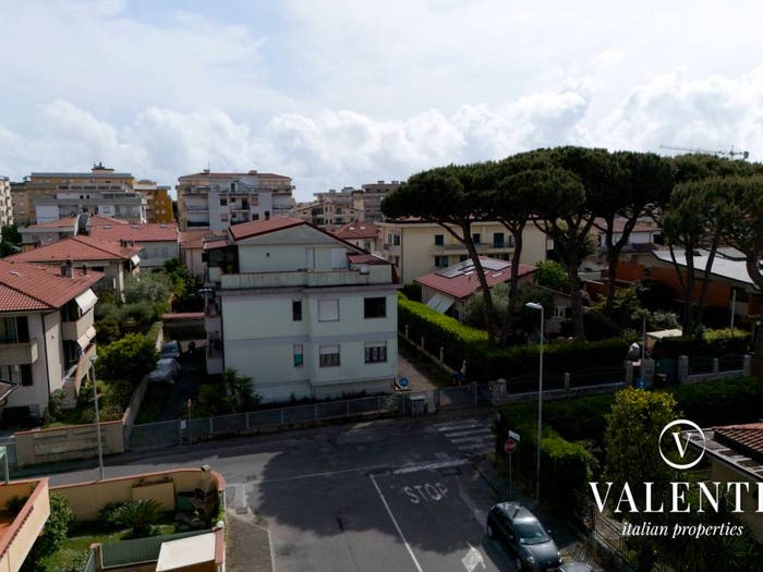 Appartamento trilocale in vendita in Via Bassagrande, Marina di Carrara, Carrara