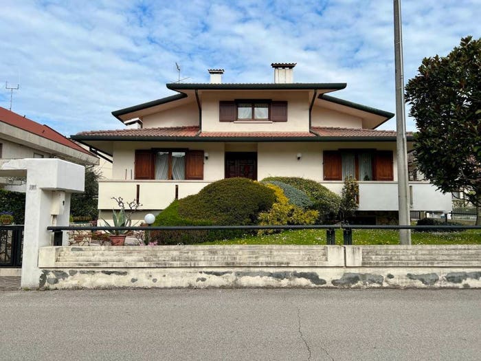 Casa con 6 locali in vendita in Via Bologna, Centro, Arzignano