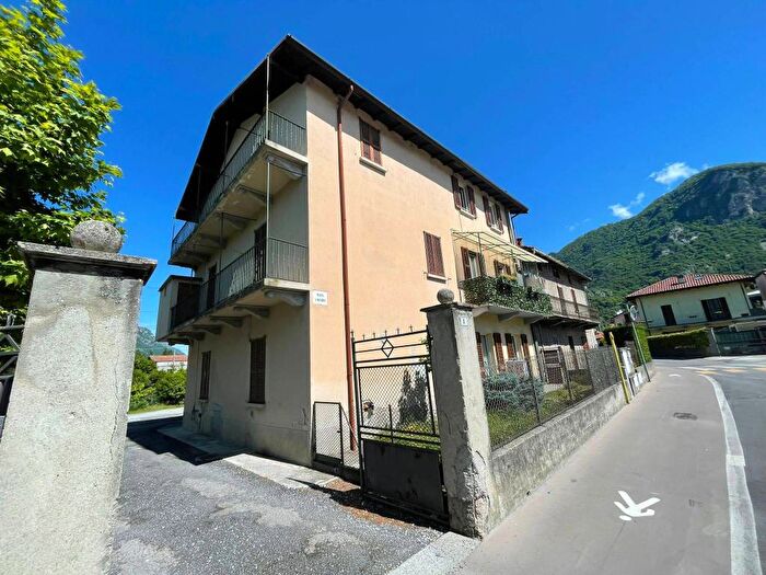 Appartamento bilocale in vendita in Piazza Alessandro Manzoni, Vercurago