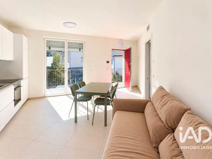 Appartamento trilocale in vendita in Viale Novembre, Centro, Ala