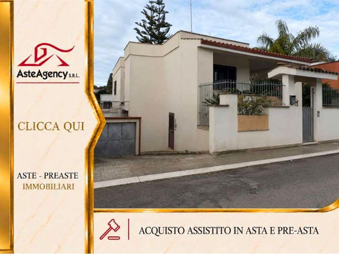 Appartamento quadrilocale in vendita in Via U Vivaldi, Villaggi, Lecce