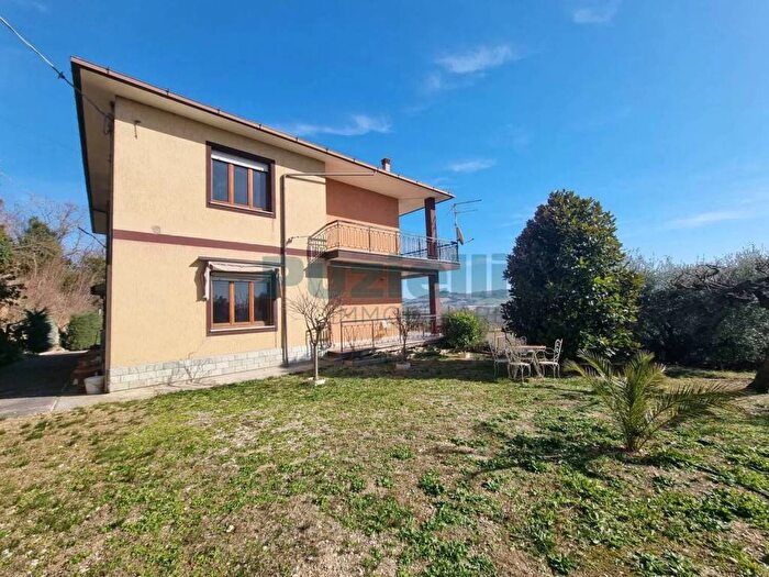Casa con 6 locali in vendita in Contrada Campiglione SNC, Fermo