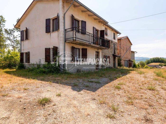 Casa con 6 locali in vendita in Carpineti