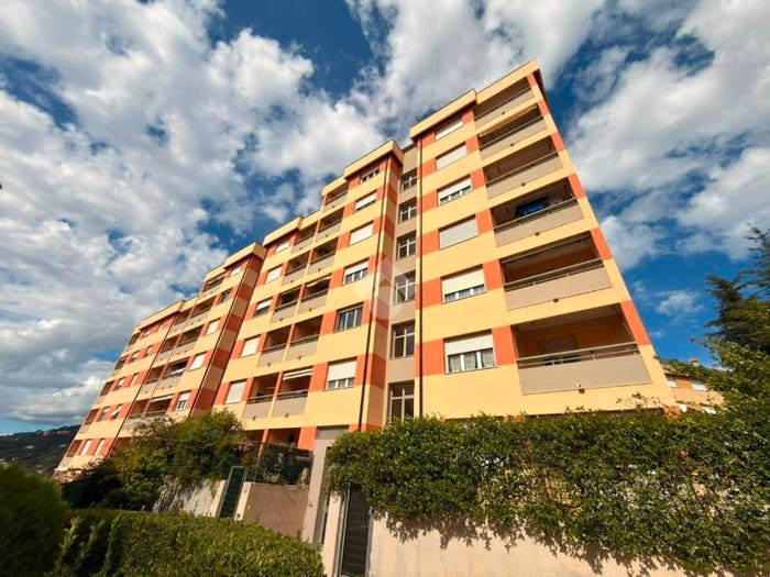 Appartamento trilocale in vendita in Via calamandrei, Voltri, Genova