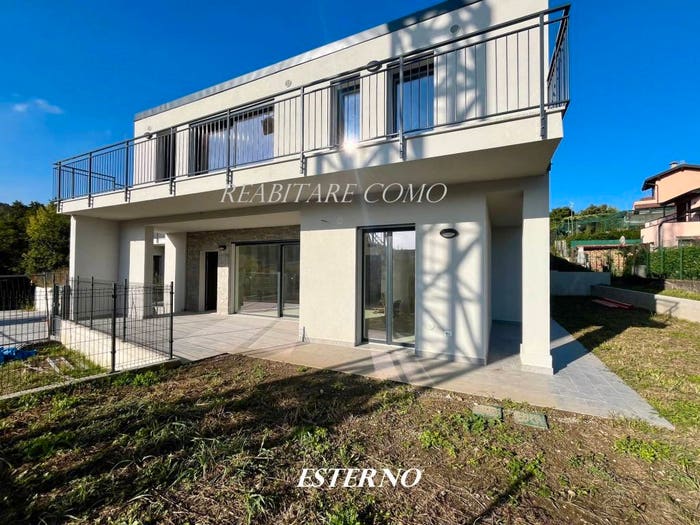 Appartamento quadrilocale in vendita in Via Dante Alighieri, Lipomo