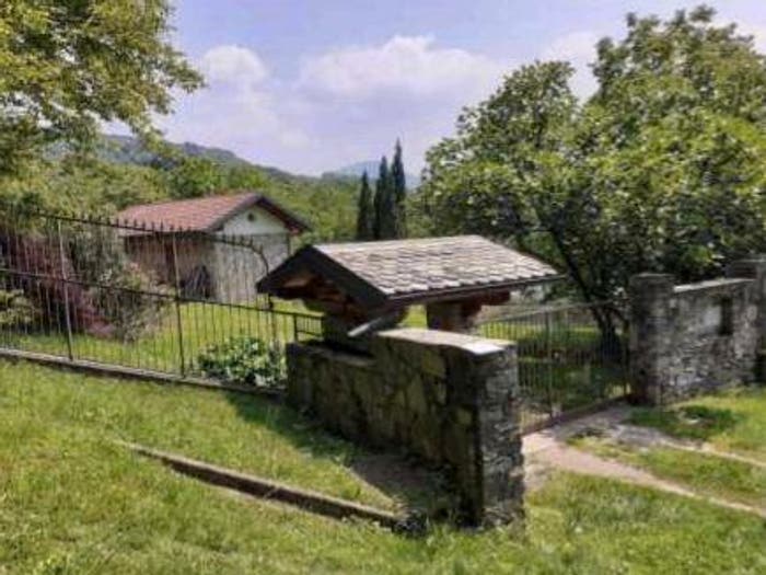 Casa trilocale in vendita in Via Pandorè Snc, Montegrino Valtravaglia
