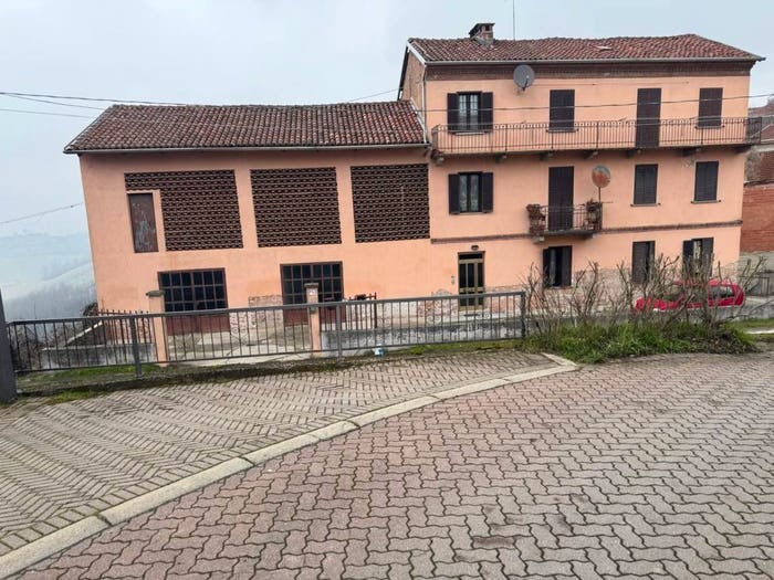 Casa con 6 locali in vendita in Via San Pietro, Centro, Mongardino