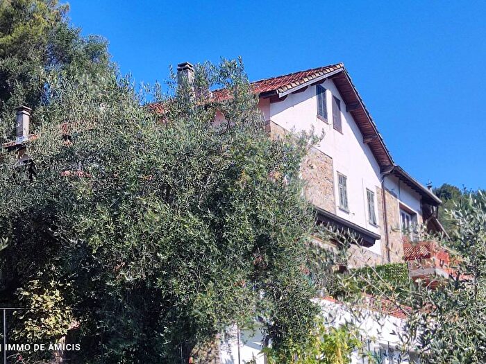Casa con 6 locali in vendita in Strada Fuberta, Vallebona
