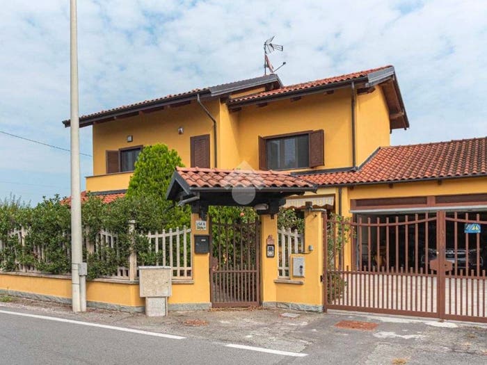 Casa con 6 locali in vendita in Via triveri, Centro, Ciriè