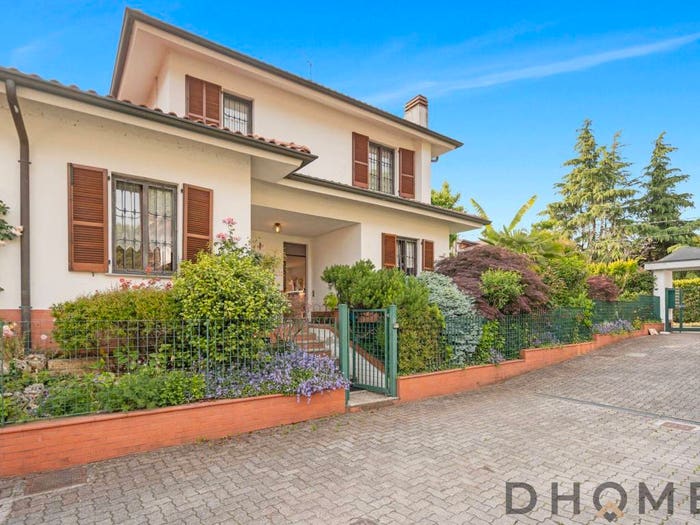Casa con 6 locali in vendita in Via Luciano Manara Lesmo MB Italia, Lesmo