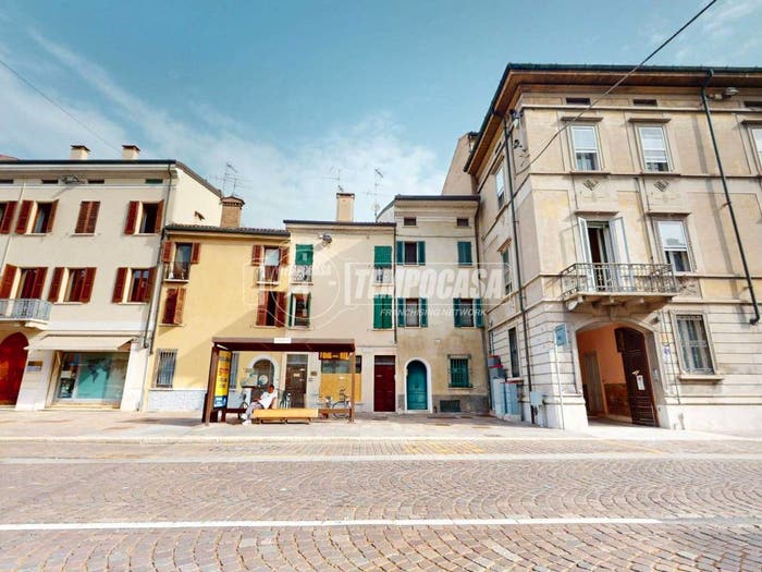 Appartamento con 5 locali in vendita in Corso Vittorio Emanuele II, Centro, Mantova